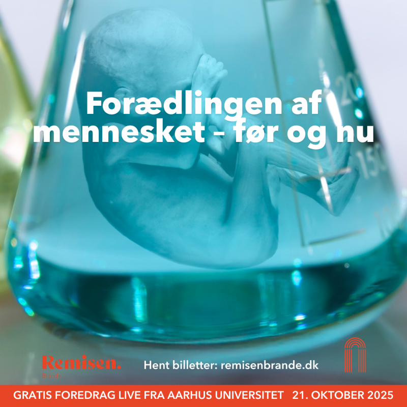 Glas som findes i et laboratorie. I glasset er der et foster og blå væske. Tekst i forgrunden.